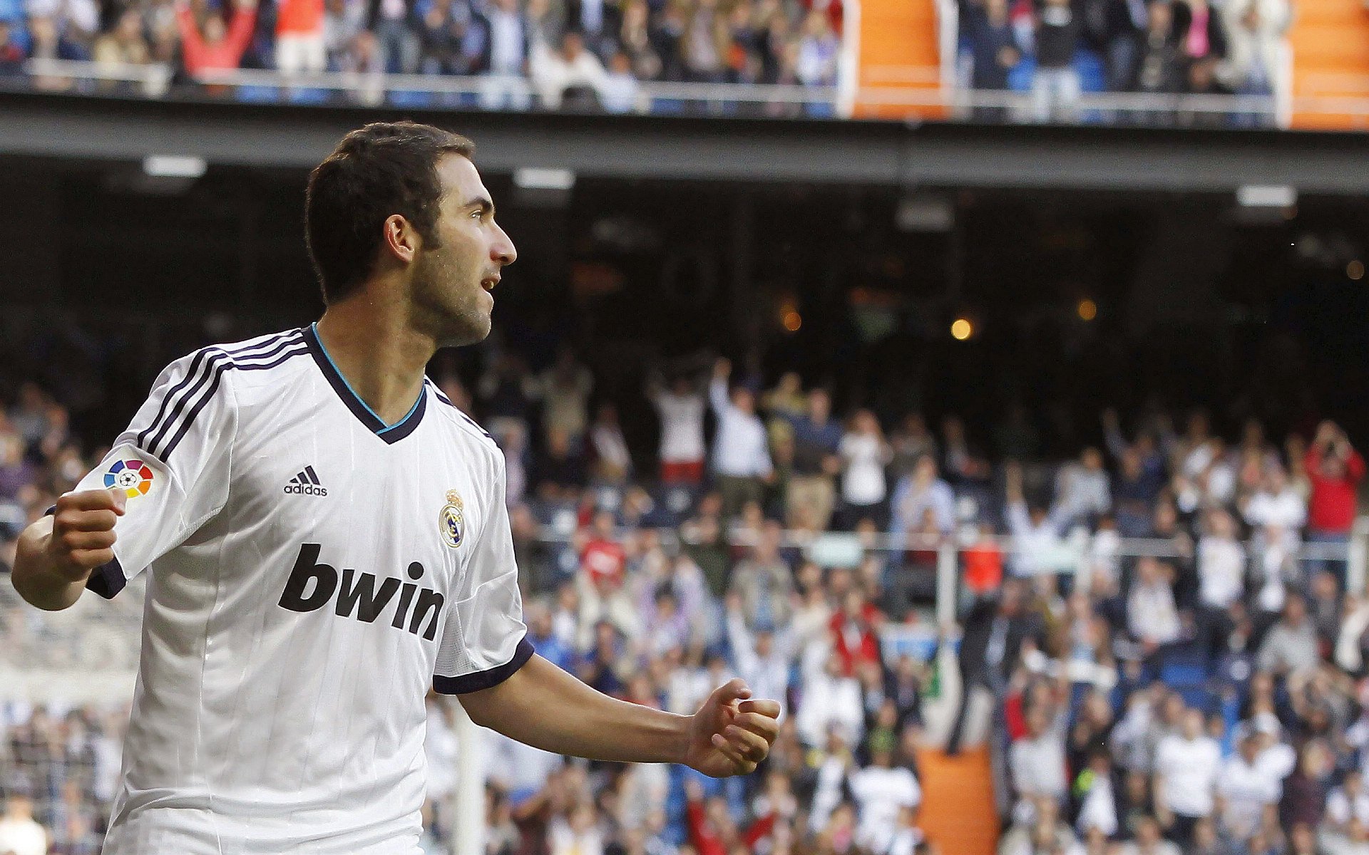 开云esports-_快船在主场迎战劲敌，奋勇拼搏_，快船主场叫啥